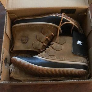 BRAND NEW sorel out n about leather boot